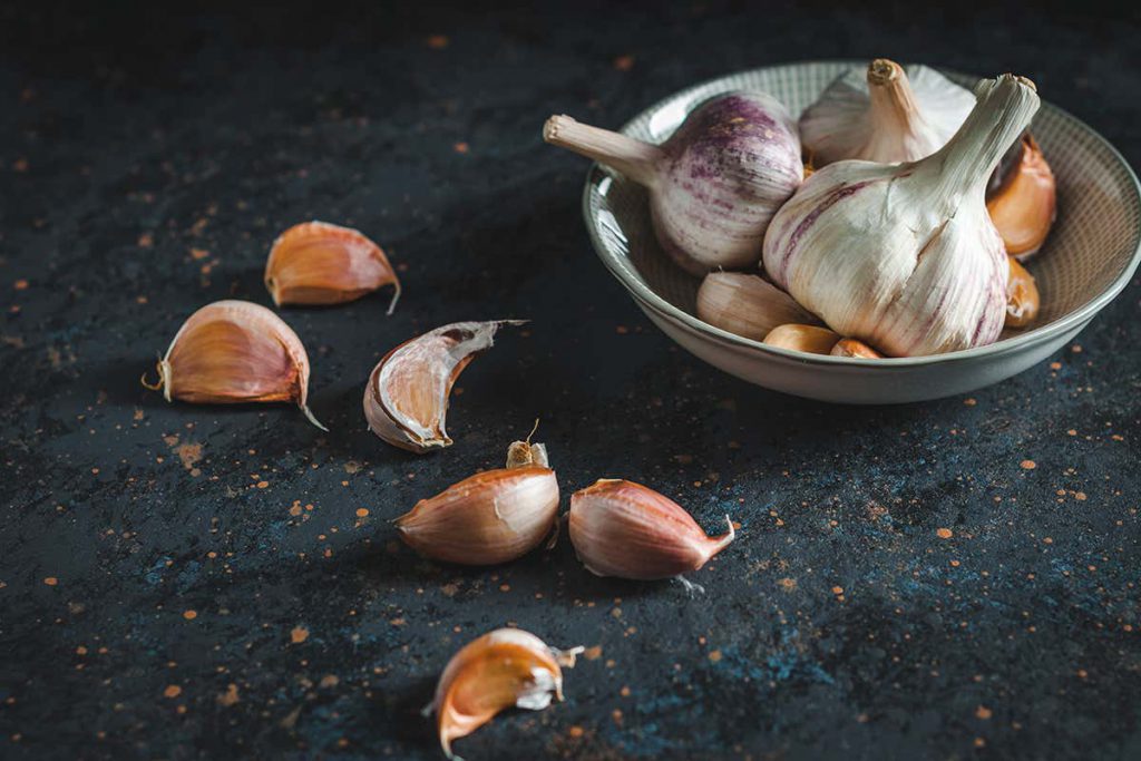 use-the-science-of-garlic-to-bring-sweetness-or-fire-to-your-food