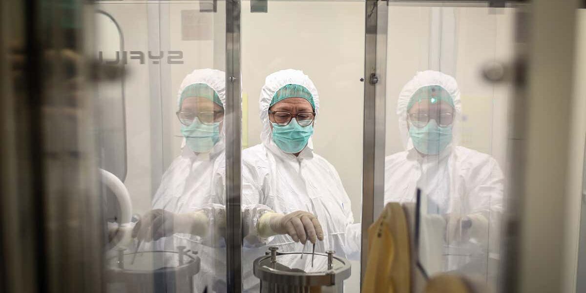 the-race-to-test-coronavirus-antiviral-drugs-and-vaccines-is-under-way the-race-to-test-coronavirus-antiviral-drugs-and-vaccines-is-under-way