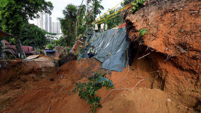 two-feared-buried-alive-in-landslide-at-gunung-jerai