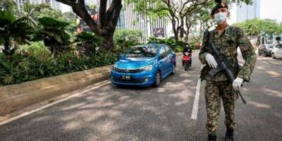 army-deployed-in-pj-and-subang-to-assist-in-mco-enforcement army-deployed-in-pj-and-subang-to-assist-in-mco-enforcement