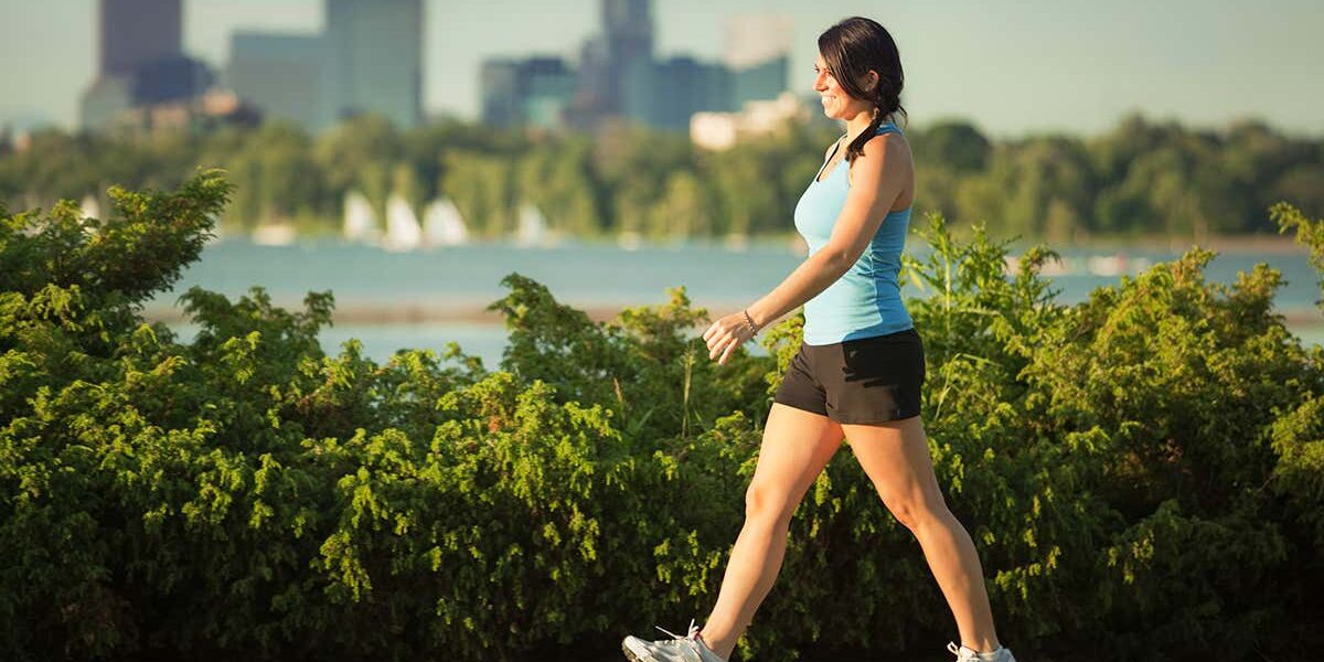 higher-step-count-linked-to-lower-yearly-risk-of-death,-up-to-a-point higher-step-count-linked-to-lower-yearly-risk-of-death,-up-to-a-point