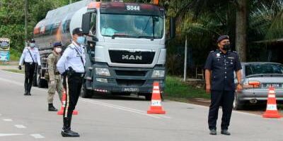police-close-four-roads-in-pj police-close-four-roads-in-pj