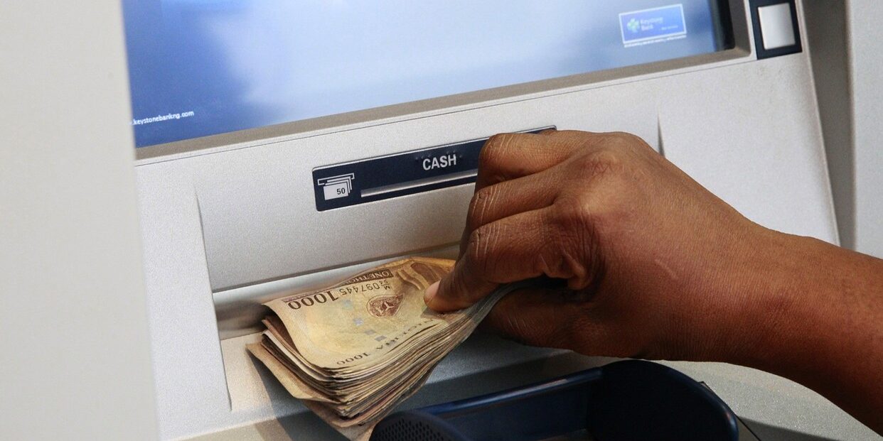 residents-in-lagos,-abuja,-can-still-withdraw-cash-during-lockdown,-minister-says residents-in-lagos,-abuja,-can-still-withdraw-cash-during-lockdown,-minister-says