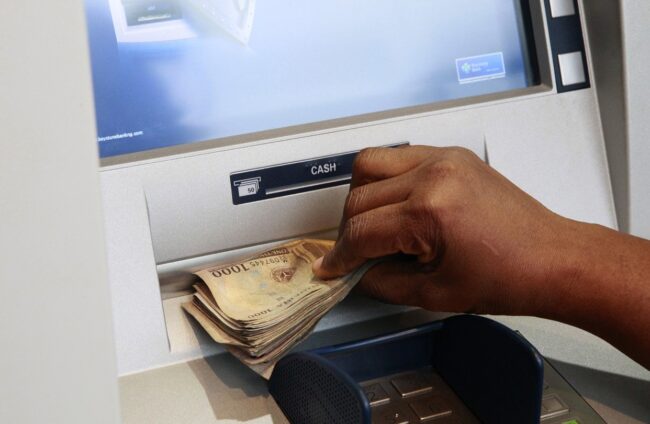 residents-in-lagos,-abuja,-can-still-withdraw-cash-during-lockdown,-minister-says residents-in-lagos,-abuja,-can-still-withdraw-cash-during-lockdown,-minister-says