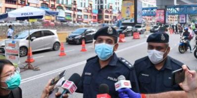 “you-are-all-idiots”,-woman-shouts-at-ops-covid-roadblock-personnel “you-are-all-idiots”,-woman-shouts-at-ops-covid-roadblock-personnel
