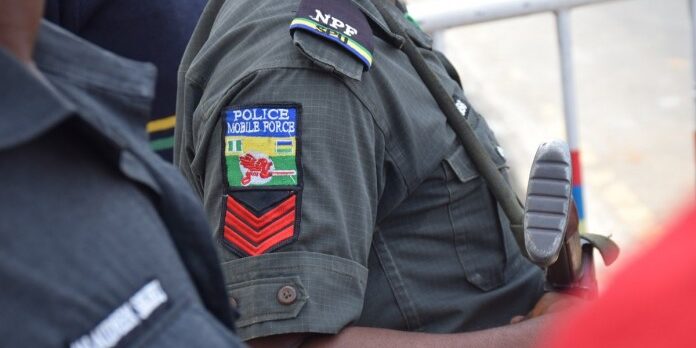 police,-air-force-personnel-clash-in-abuja-over-violation-of-lockdown-order police,-air-force-personnel-clash-in-abuja-over-violation-of-lockdown-order
