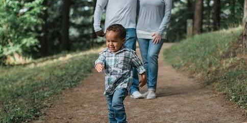 family-2810999_640 happy family